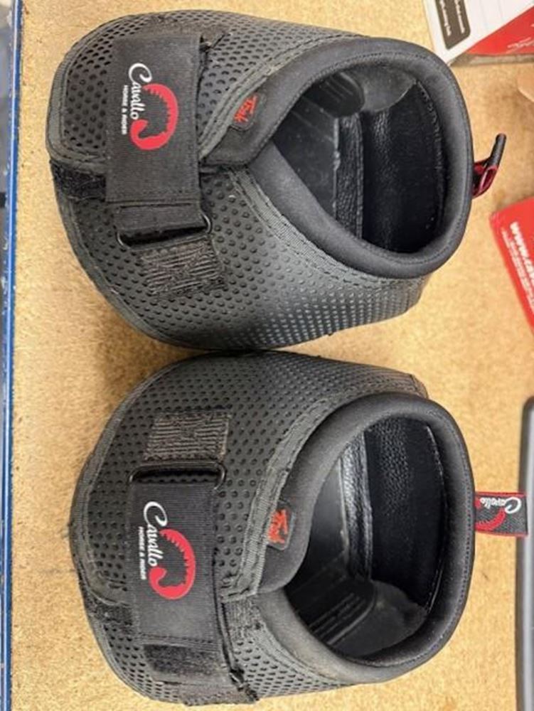 Cavallo Trek Hoof Boot (Regular or Slim ) Black PAIR Size 6 *NEW but Not Quite Pristine*