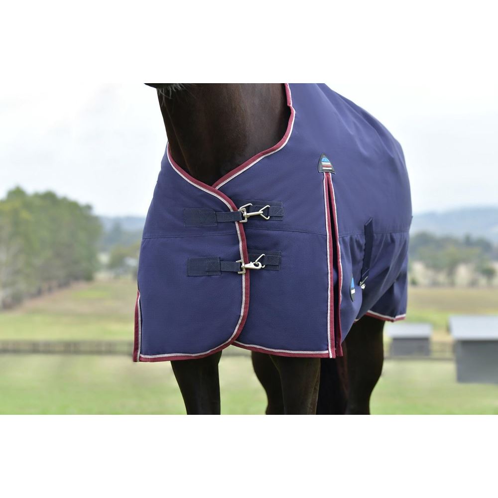 Weatherbeeta Comfitec Essential Turnout Standard Neck - 50g (Navy/Burgundy)