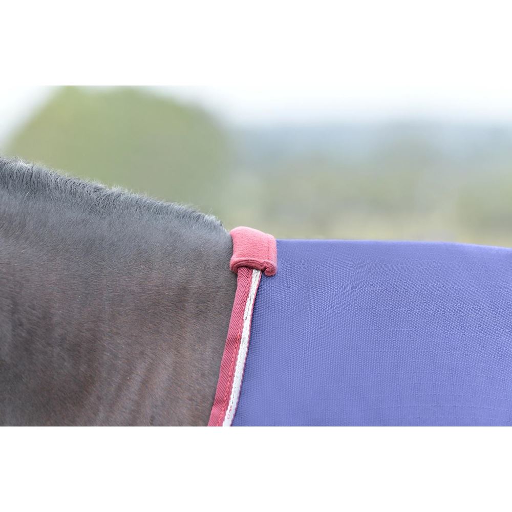 Weatherbeeta Comfitec Essential Turnout Standard Neck - 50g (Navy/Burgundy)