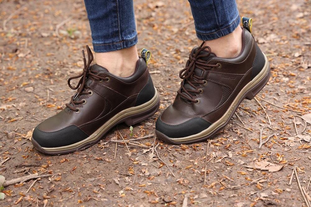 Shires Moretta Norvara XGRIP Trainers (Brown)