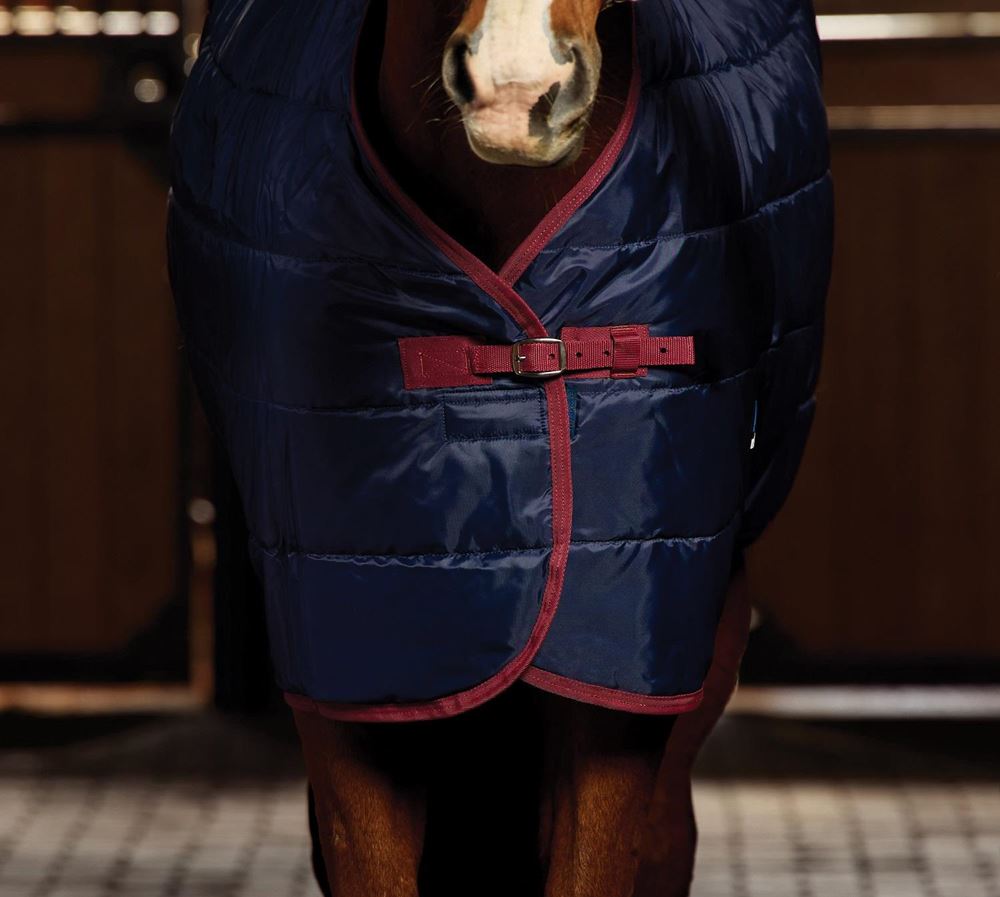 Weatherbeeta Comfitec 210D Channel Quilt Stable Standard - 220g (Navy/Burgundy)