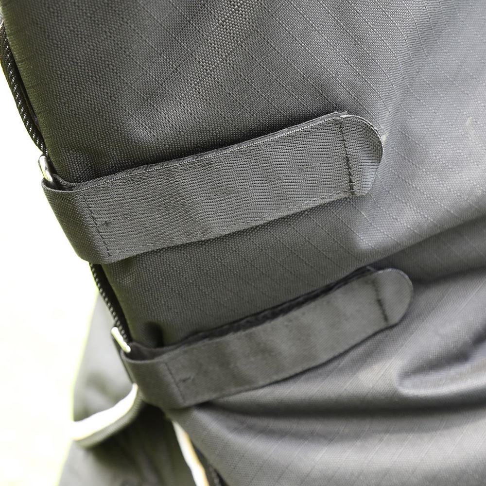 Shires Highlander Plus 200 Turnout Rug (Black)