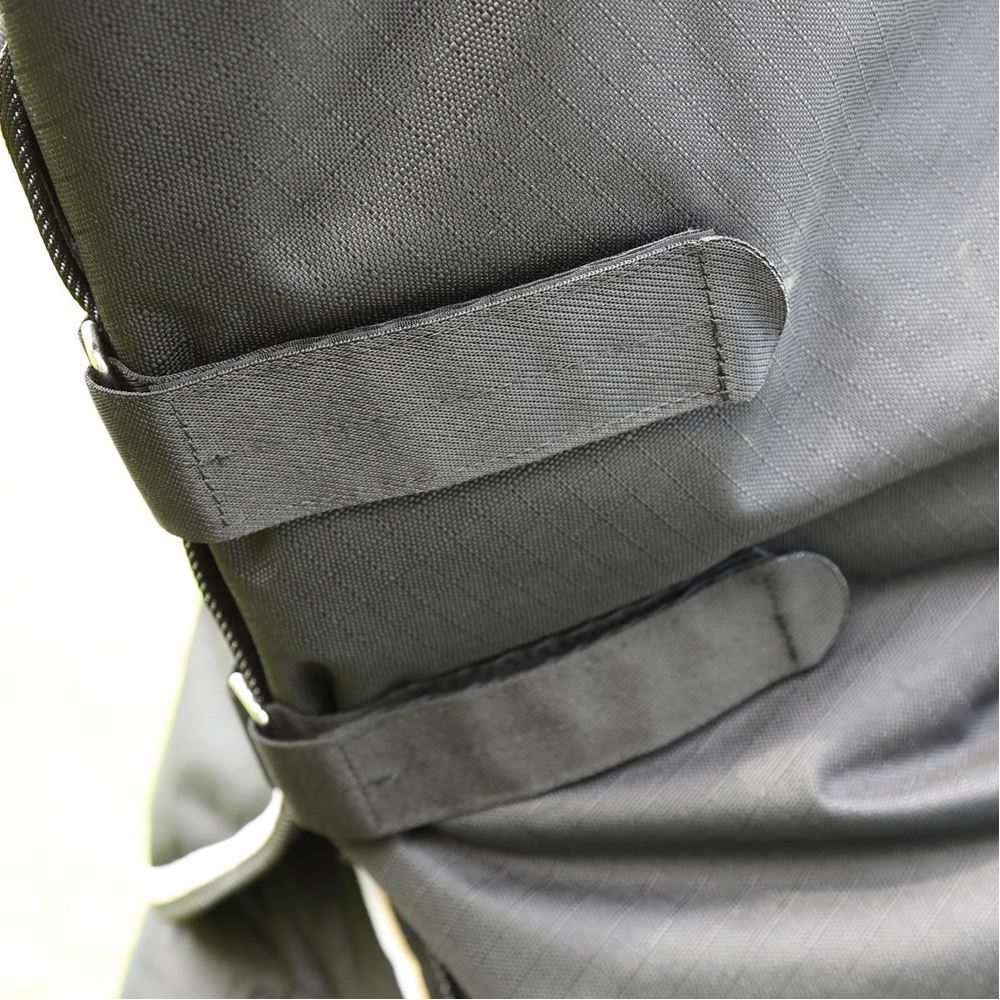 Shires Highlander Plus 200 Turnout Rug (Black)