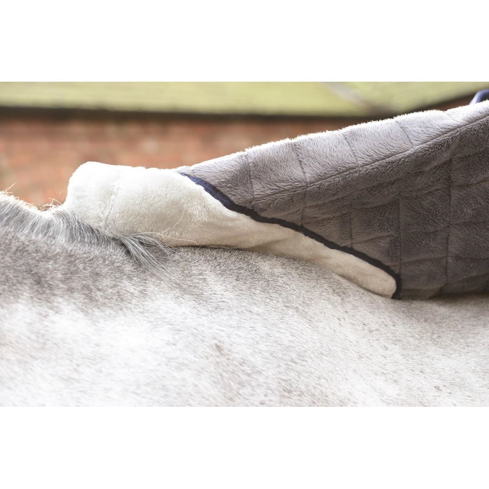 Weatherbeeta Comfitec Deluxe Diamond Quilt Standard Neck Stable Rug